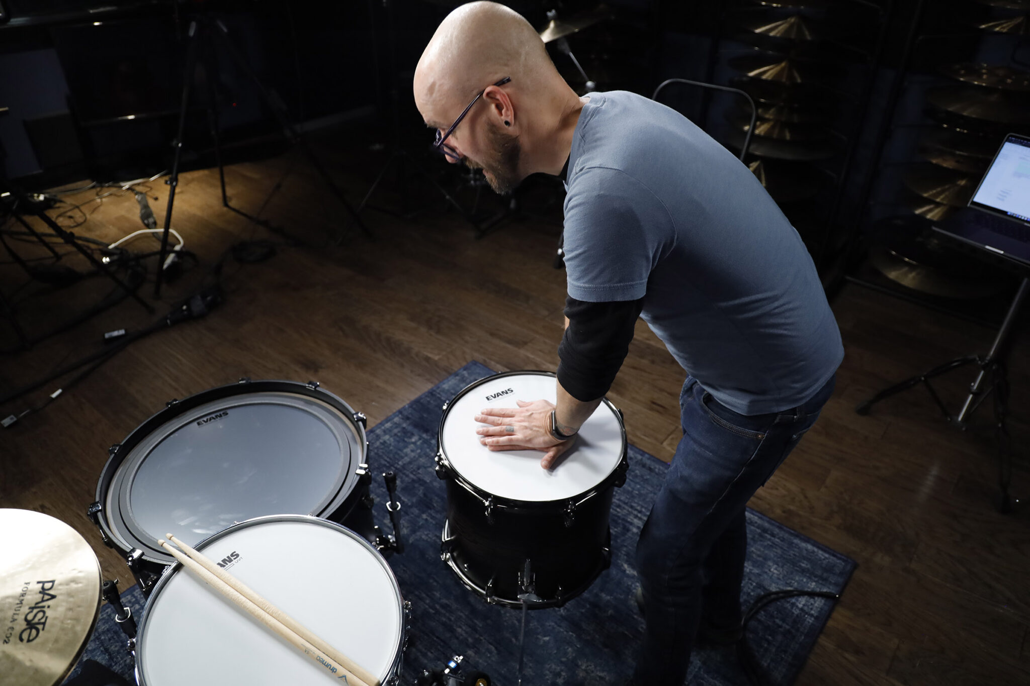 How To Tune Drums (With Video/Photos) Drumeo Beat